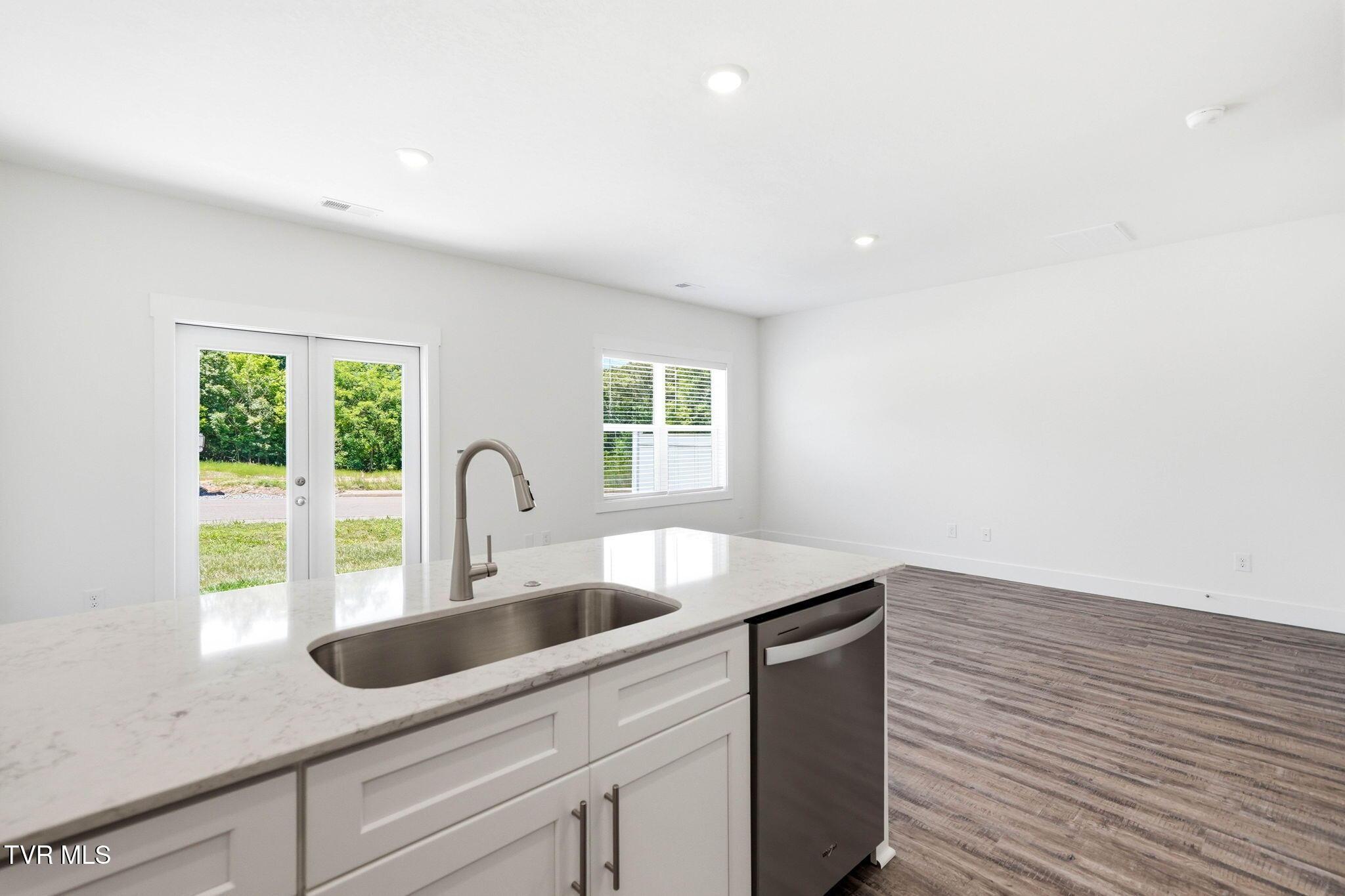 Image 4: 25-web-or-mls-1118 Wenna Wy-8