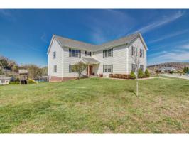 105 Robindale Ct. Lot 6