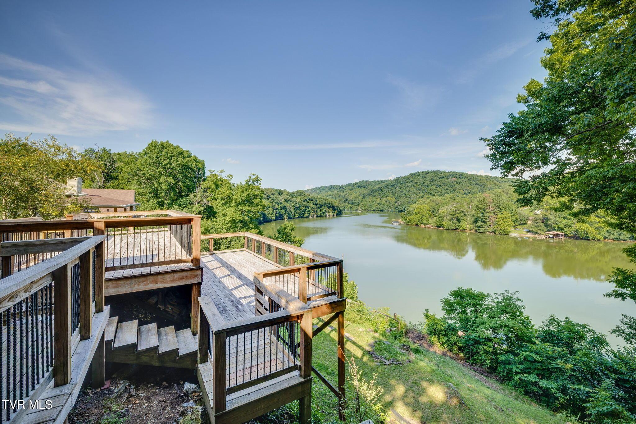Image 2: Deck /Lake View