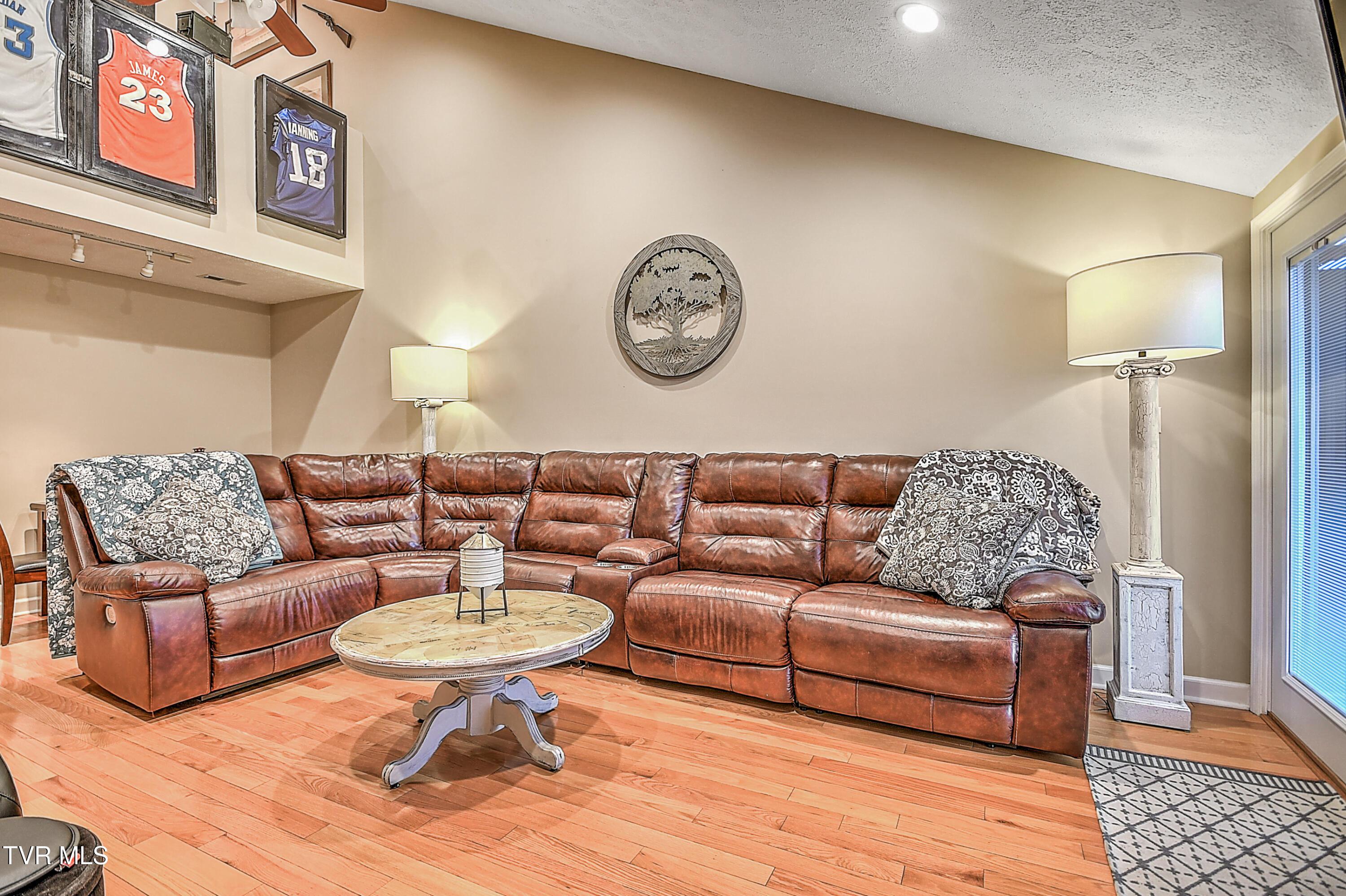 Image 3: H3