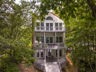 813 Lake Point Drive
