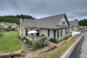 1410 Fountain Lane