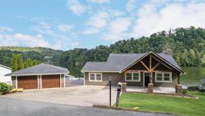 3525 Lakeshore Drive