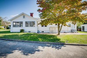 1628 Woodside Drive