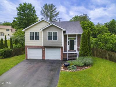 8 Spring Knoll Court