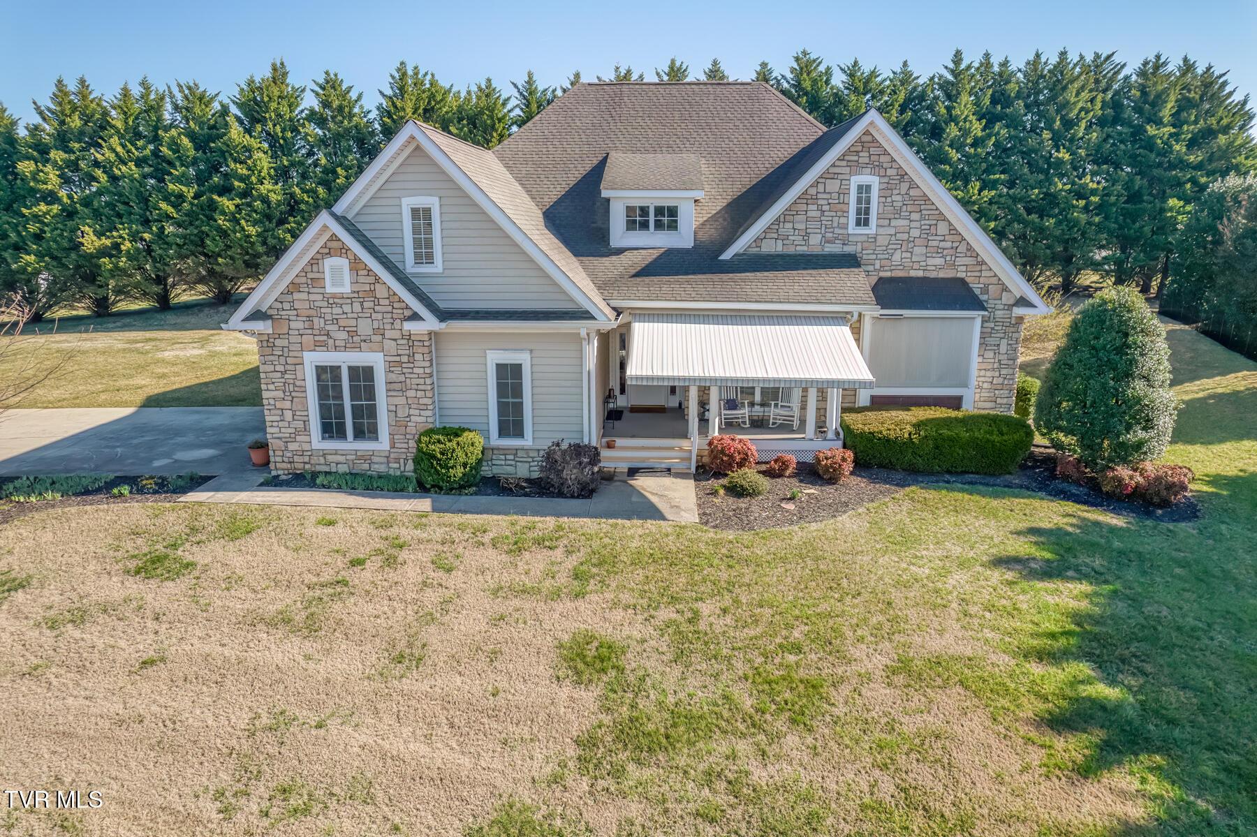 Image 2: 204 James Ct-2