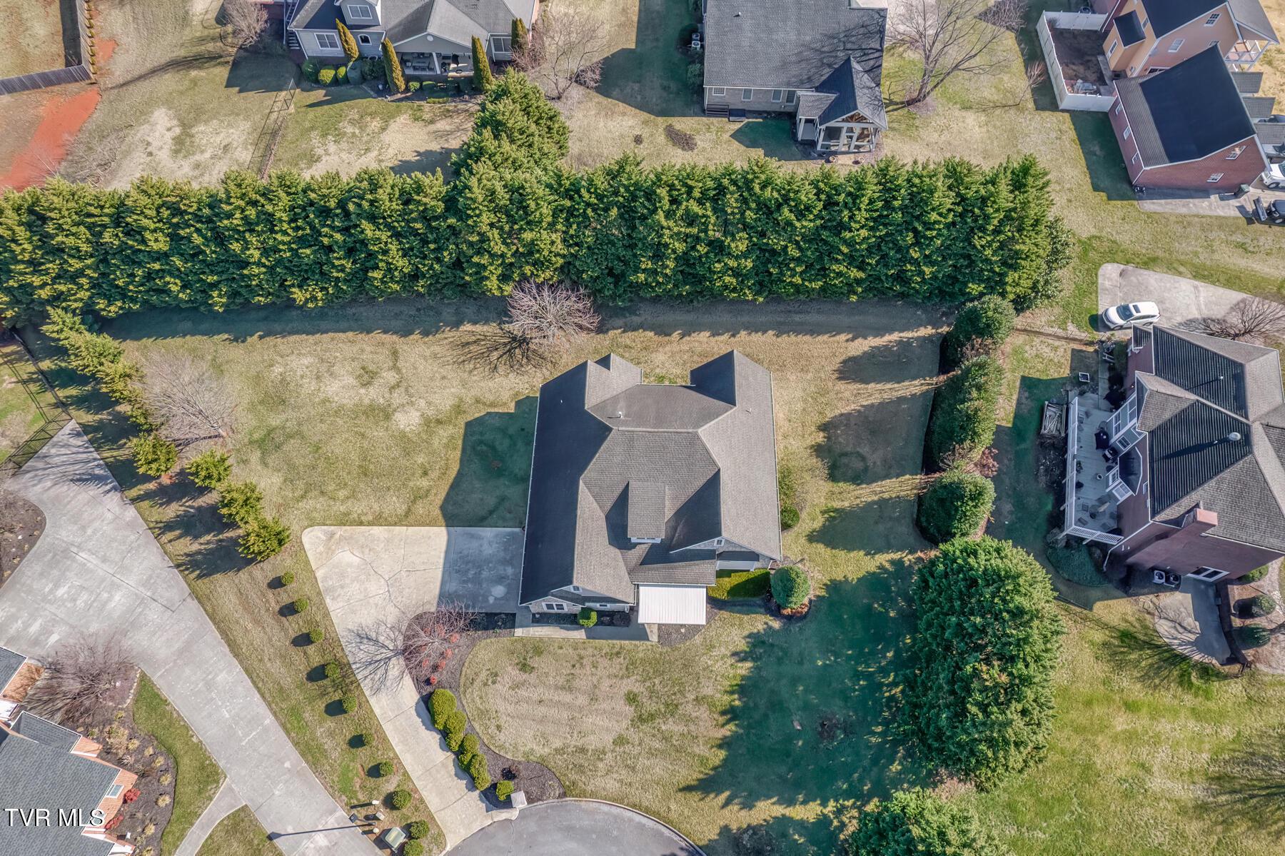 Image 4: 204 James Ct-4