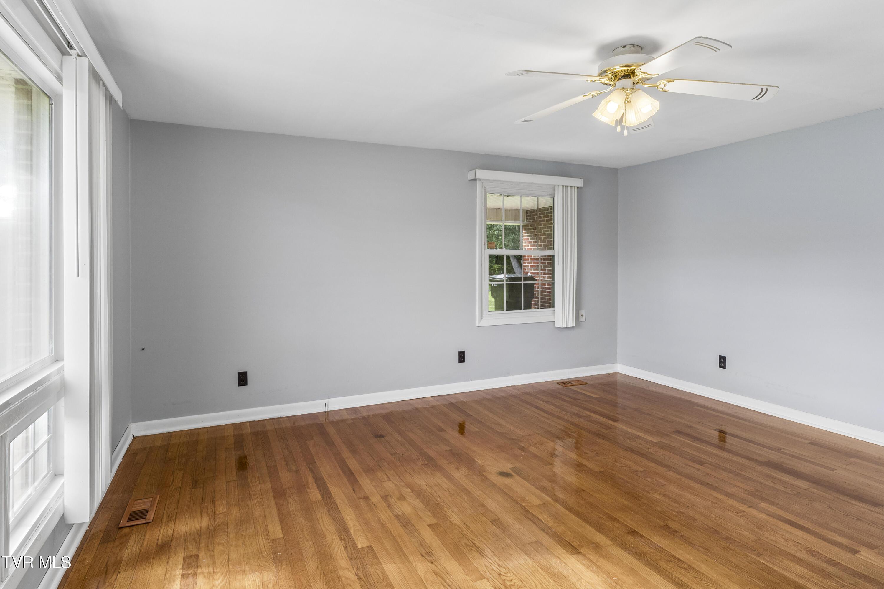 Image 2: Living Room