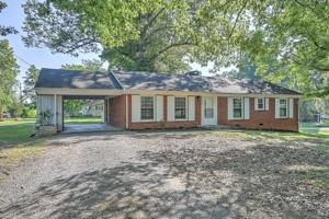 205 Lakecrest Drive