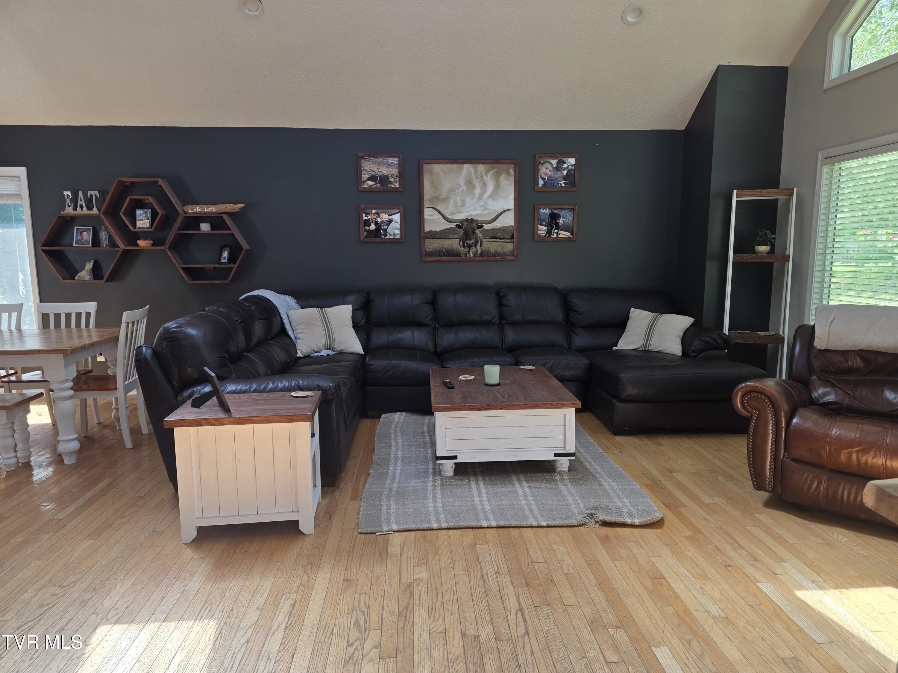 Image 3: 1