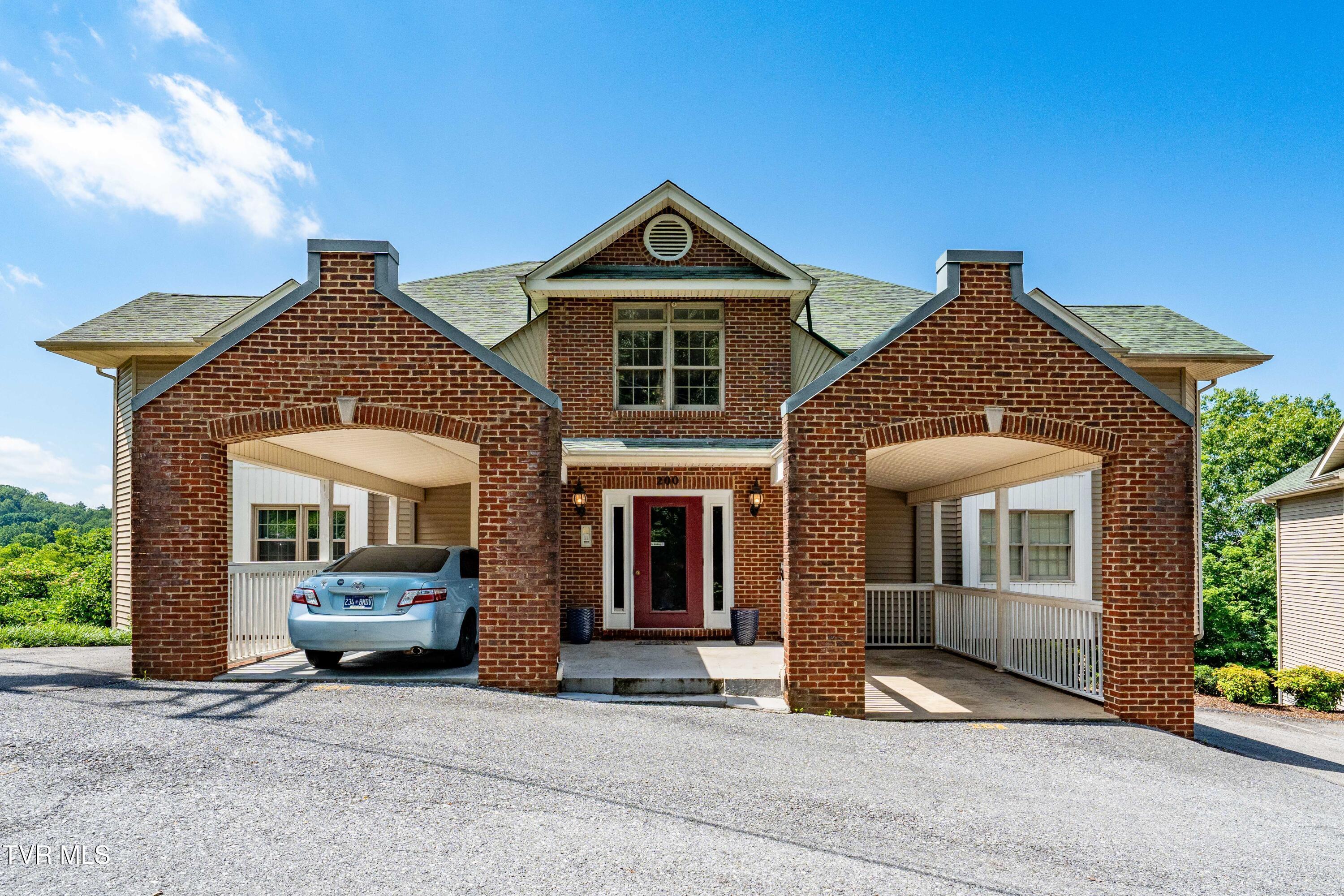 Image 1: 100 Gables Place (2 of 41)