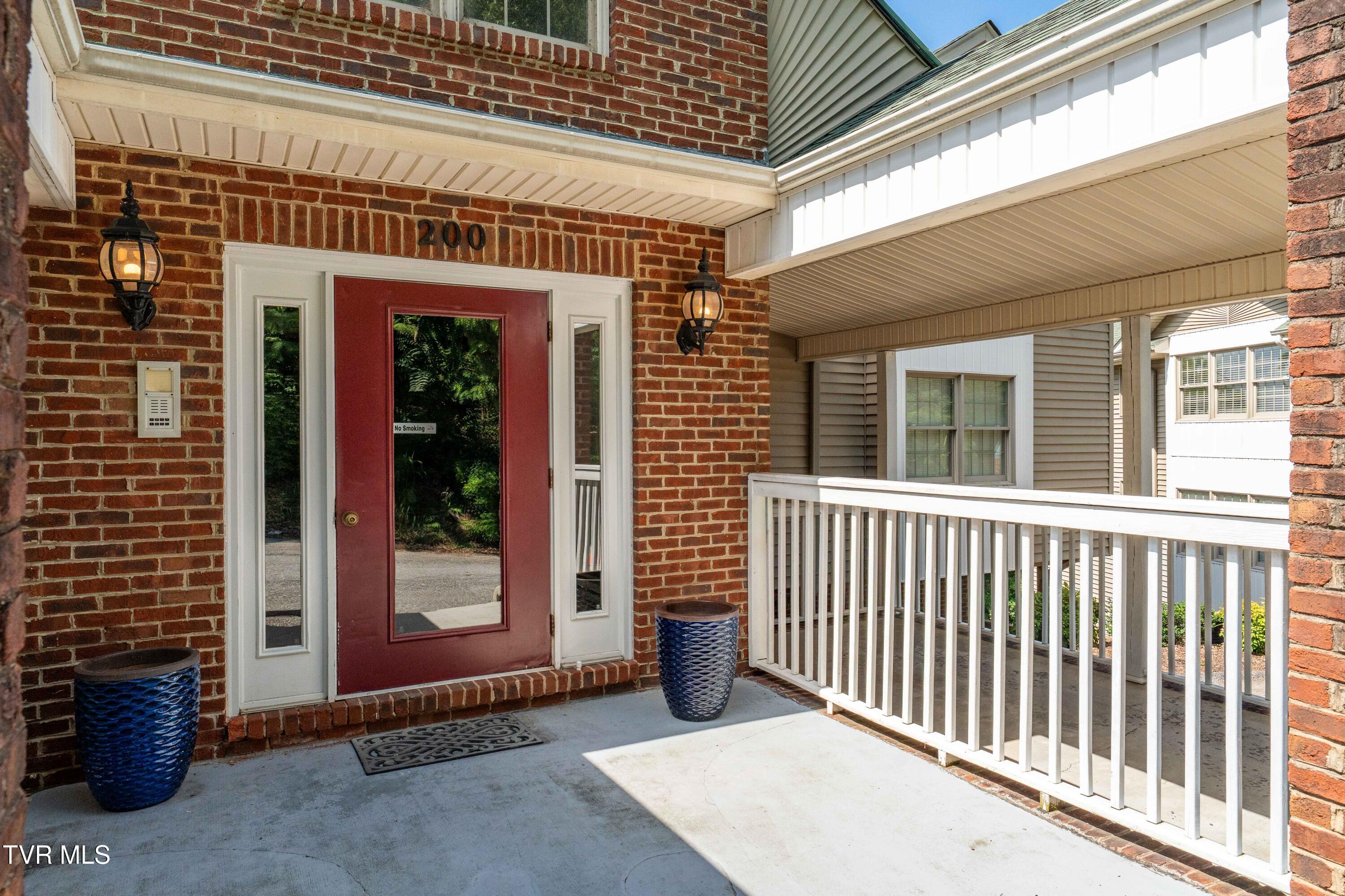 Image 4: 100 Gables Place (3 of 41)