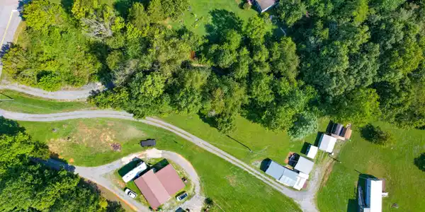 Image 2: 744 Ridge Rd_-33