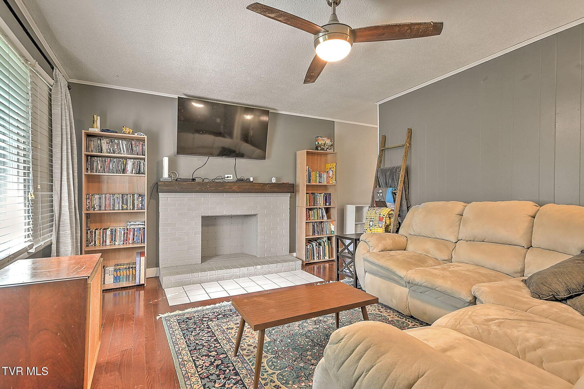 Image 3: 23-web-or-mls-119 Lynnwood KW-24