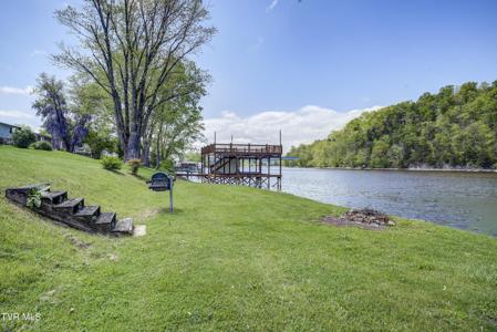 186 Lakeview Drive