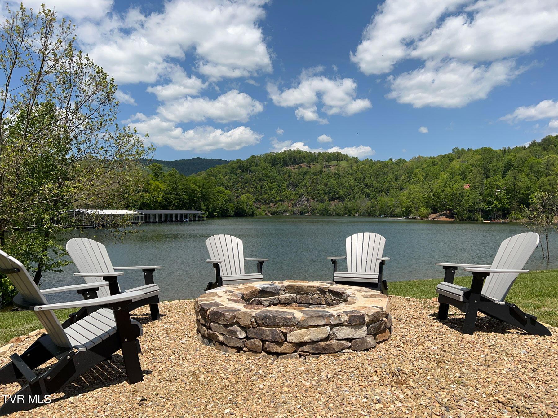 Image 3: Fire-Pit-and-Seating