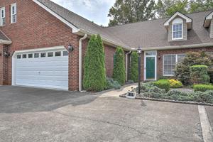 103 Hampton Green