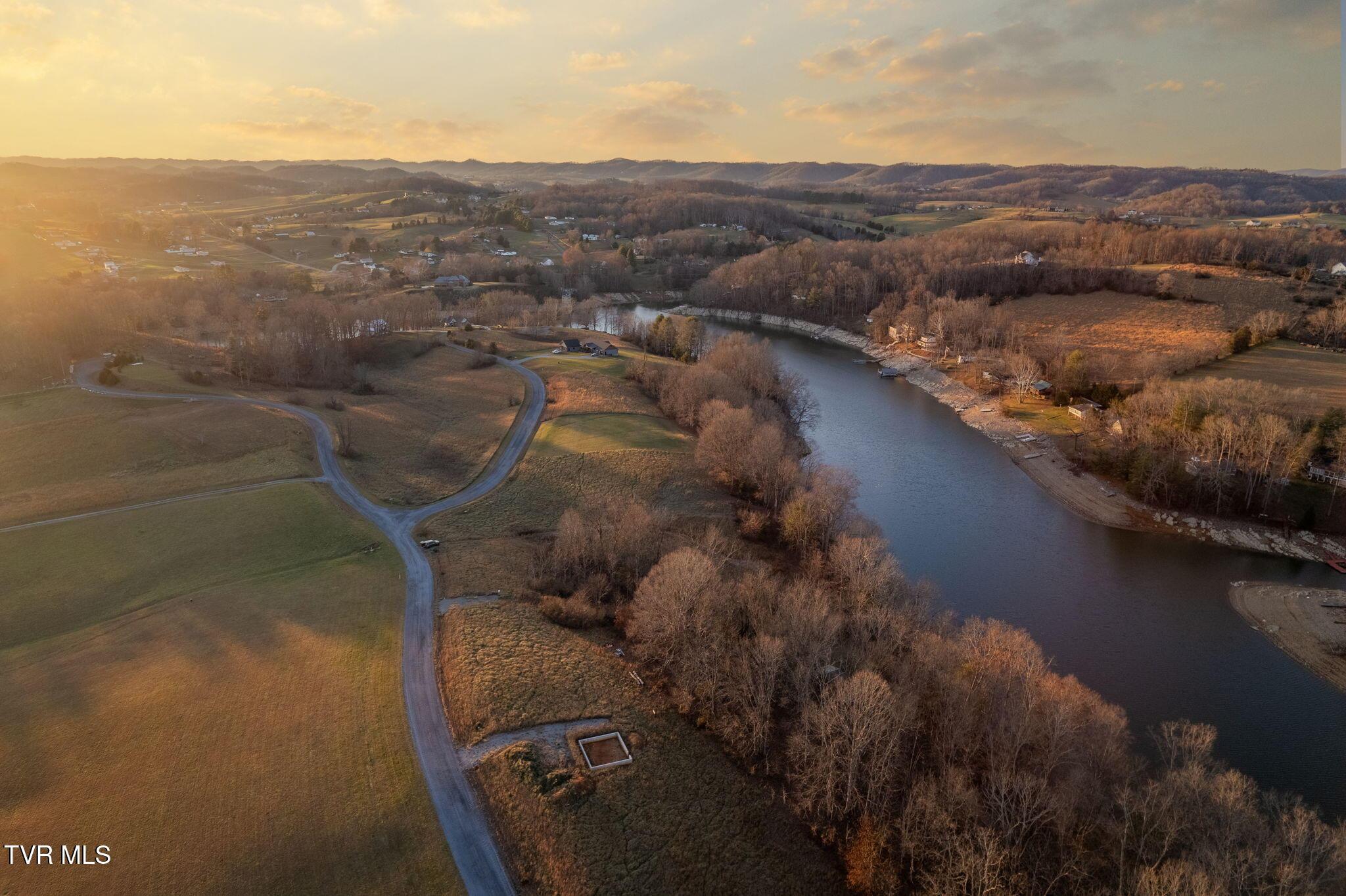 Image 2: 2-web-or-mls-23001-moonshine-dr