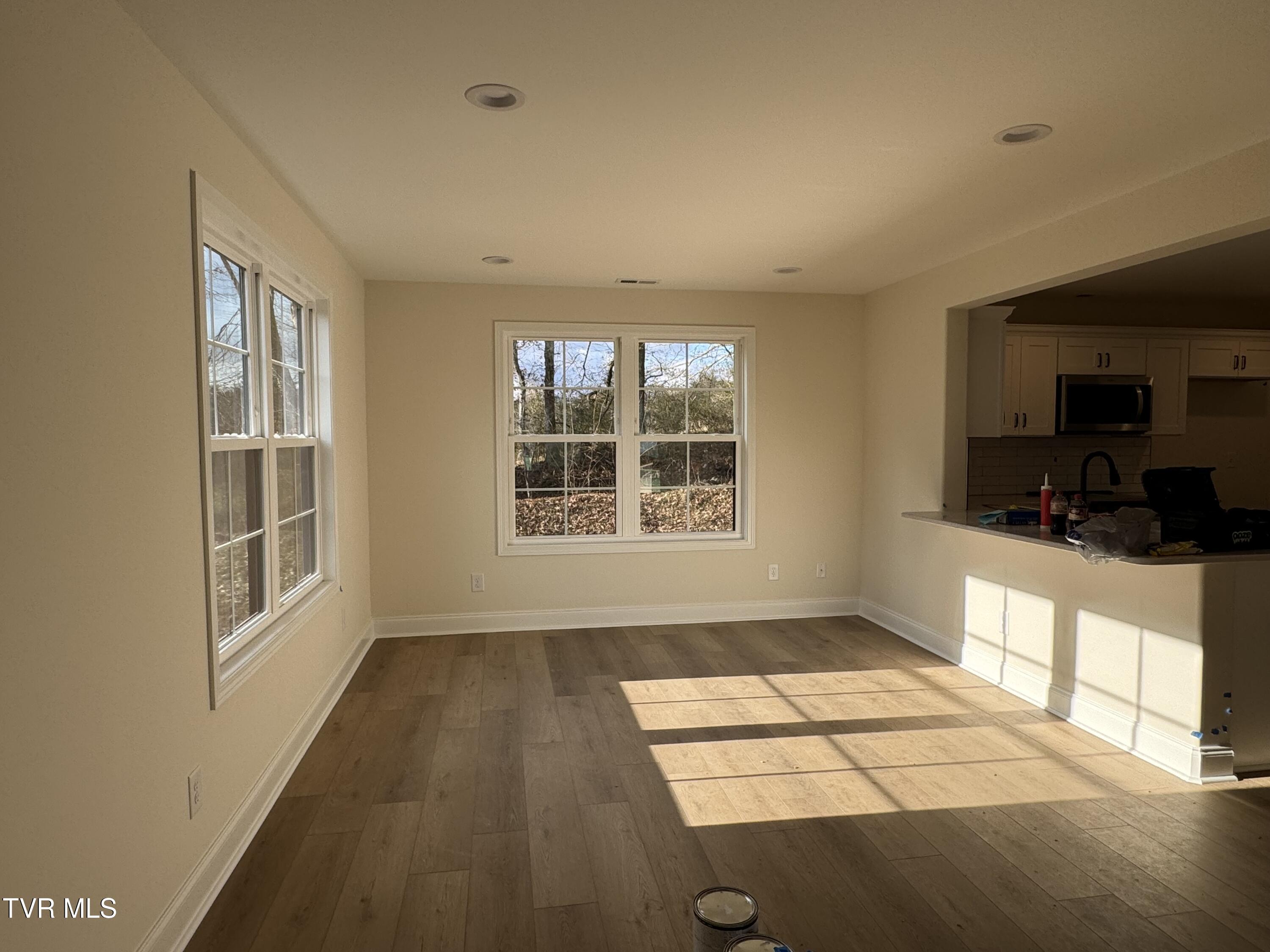 Image 4: dining room