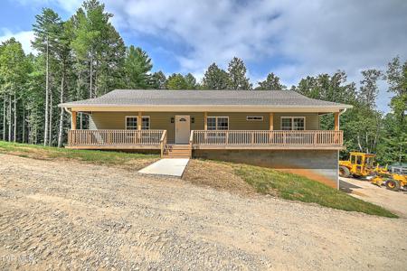 477 Norris Rd ( Bridle Path) Road