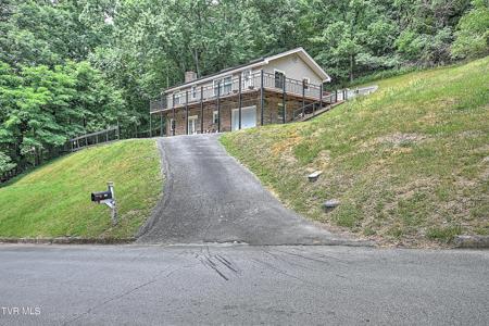 412 Lakeshore Road