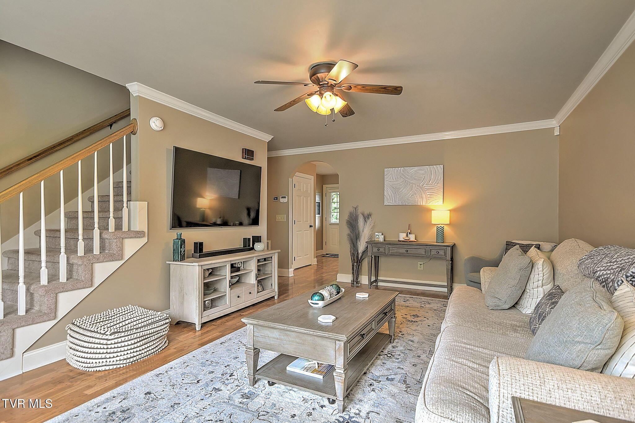 Image 3: 6-web-or-mls-212 Cedar JC-6