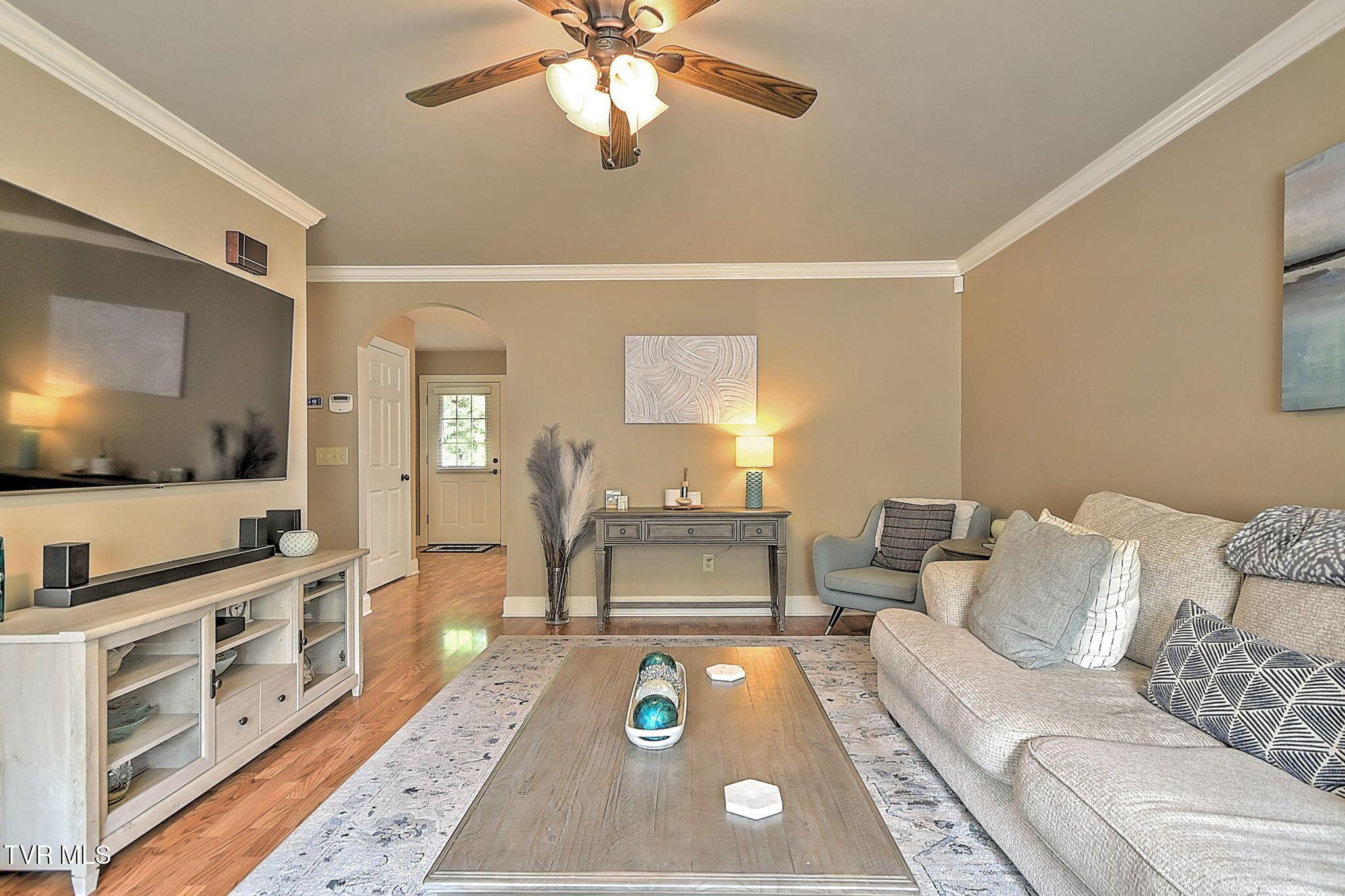 Image 4: 7-web-or-mls-212 Cedar JC-7