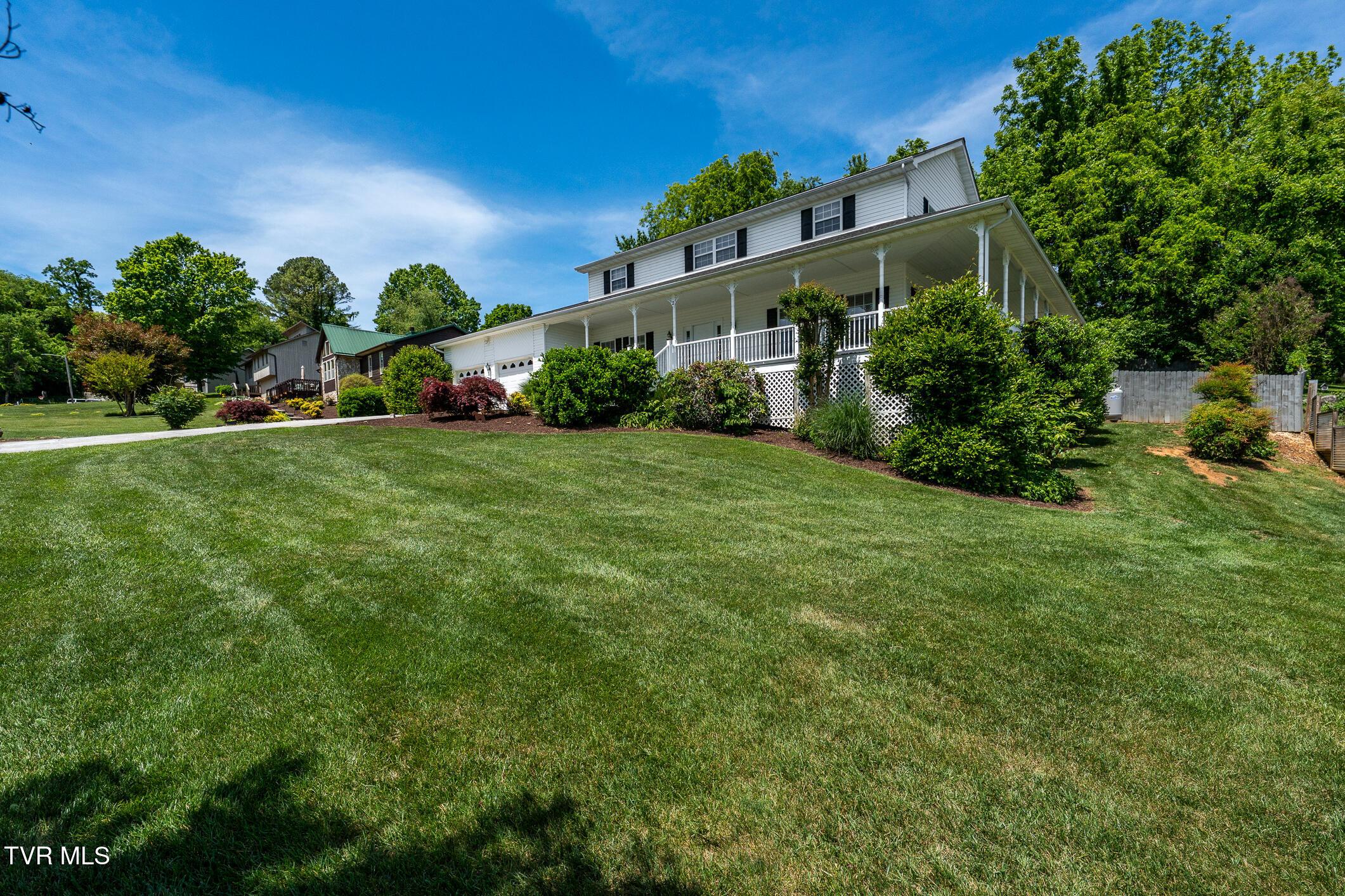 Image 3: 2 Gatewood Drive (4 of 66)
