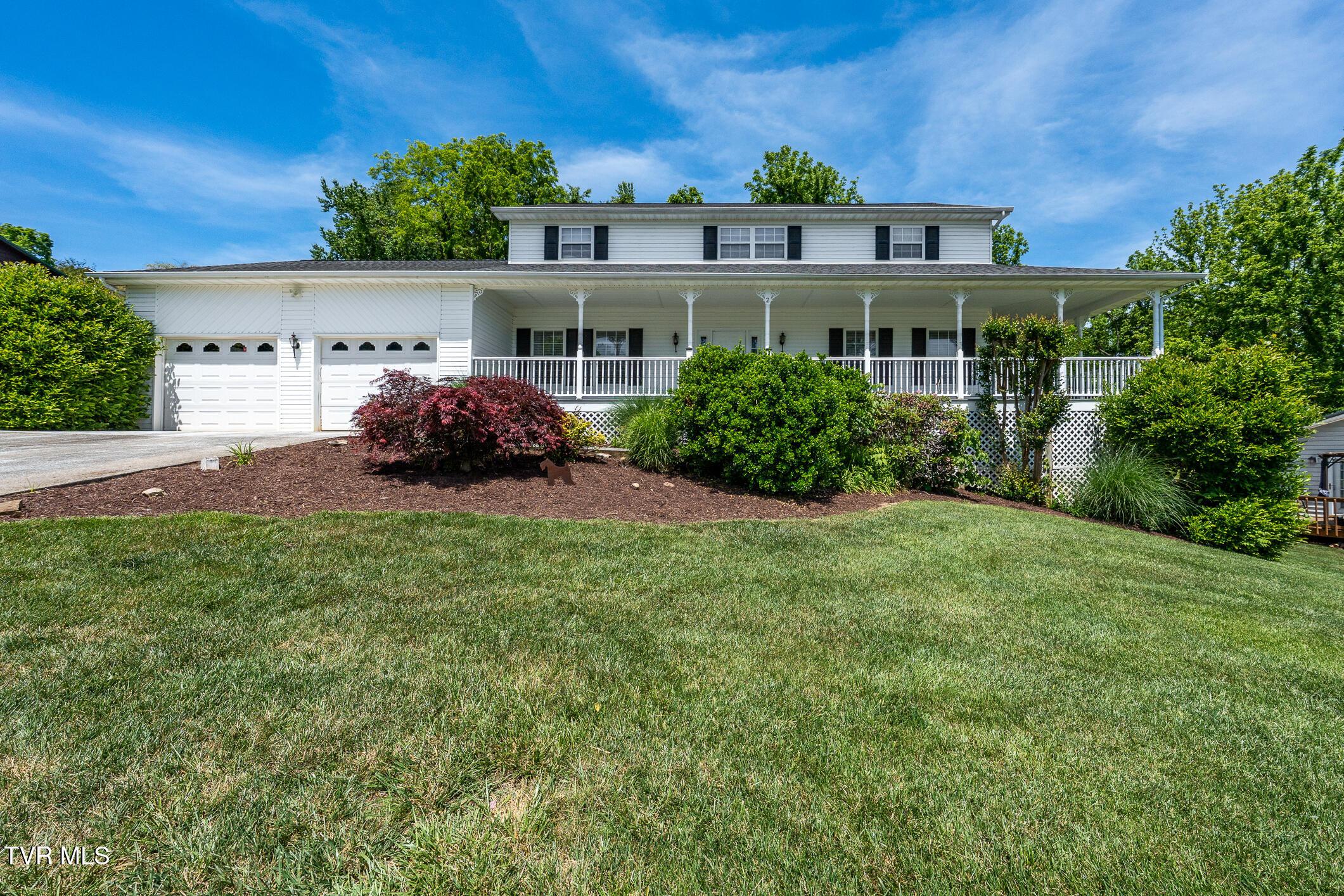 Image 4: 2 Gatewood Drive (5 of 66)