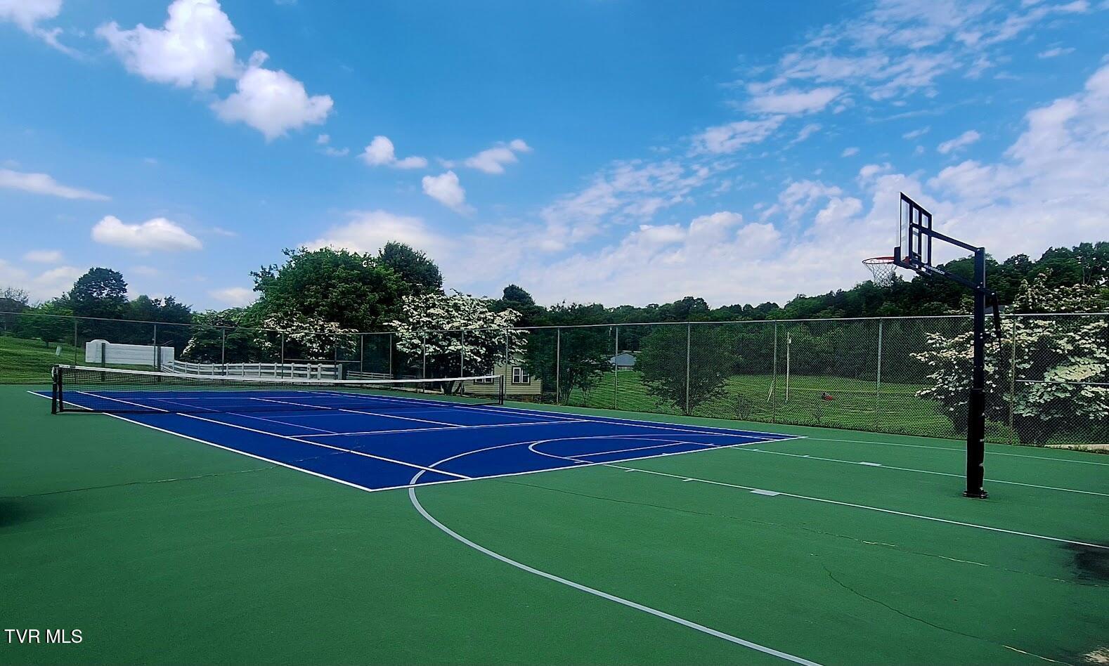 Image 3: Lake Meadows Tennis