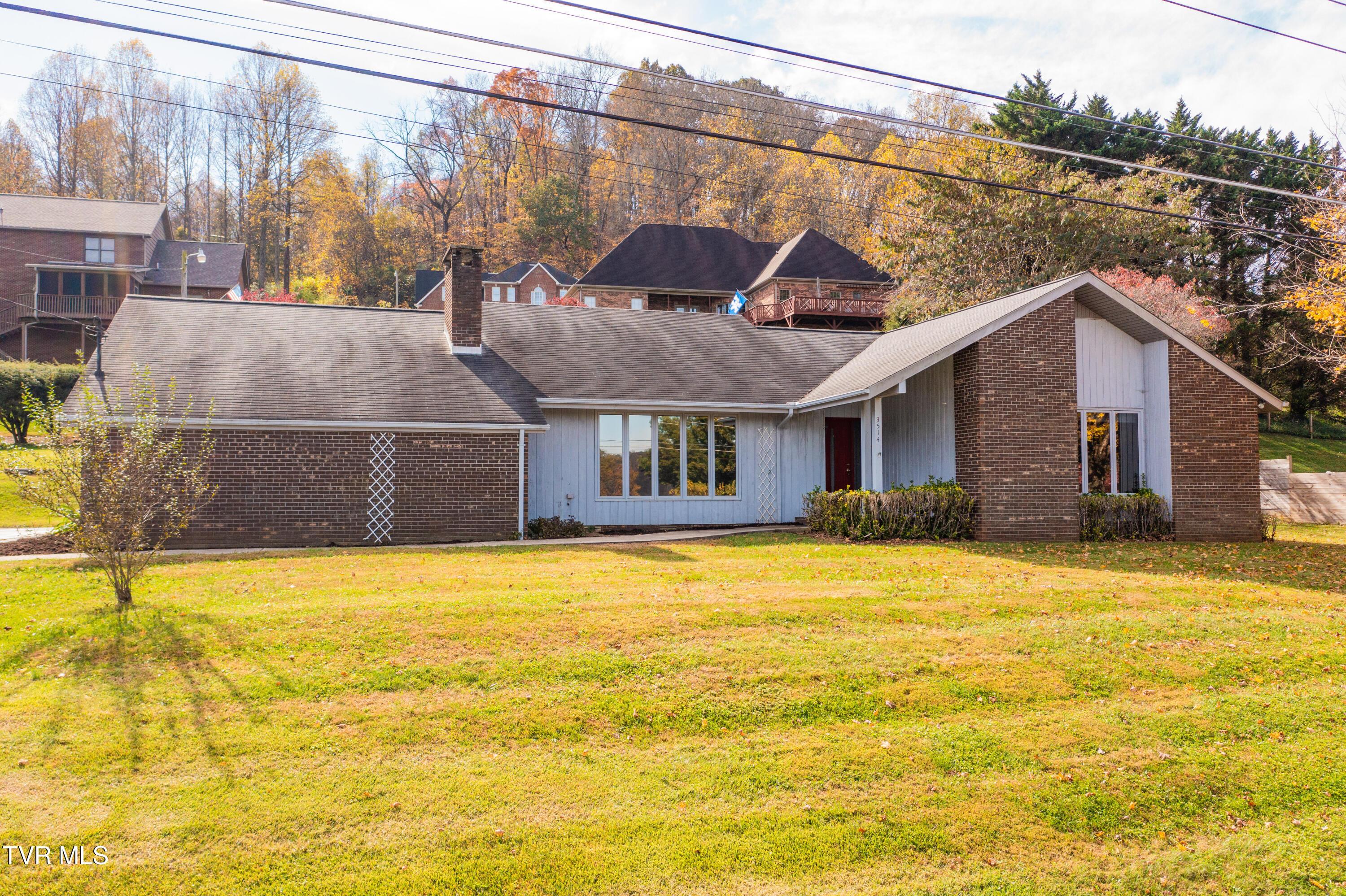 Image 4: Lakeshore Dr-3