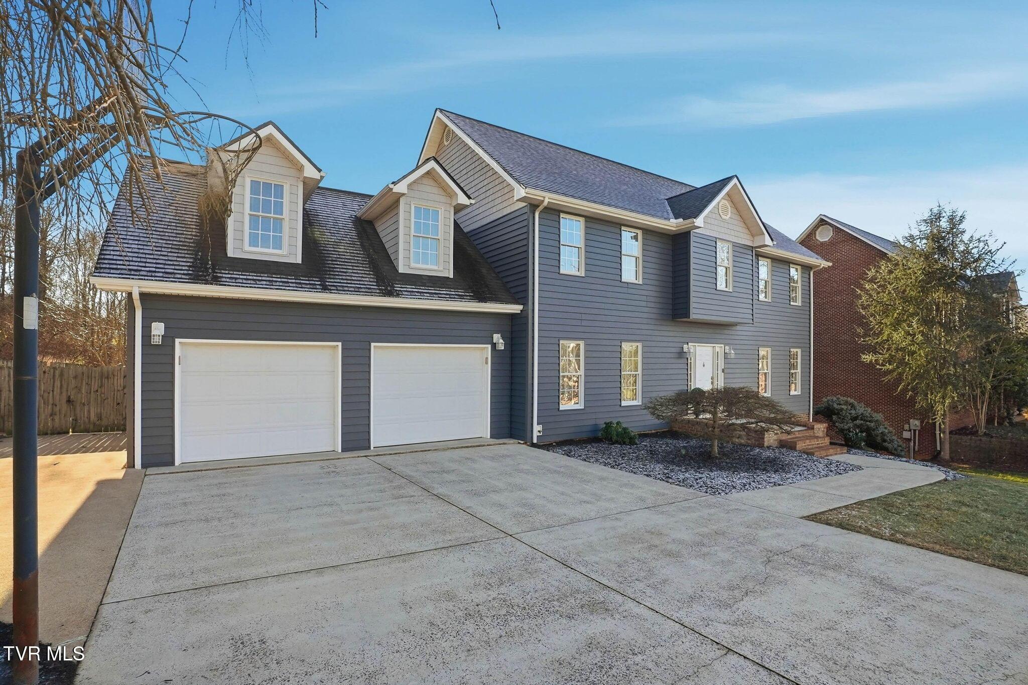 Image 2: 12-web-or-mls-3915 Leaf Point-2