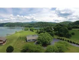 411 North River Lane