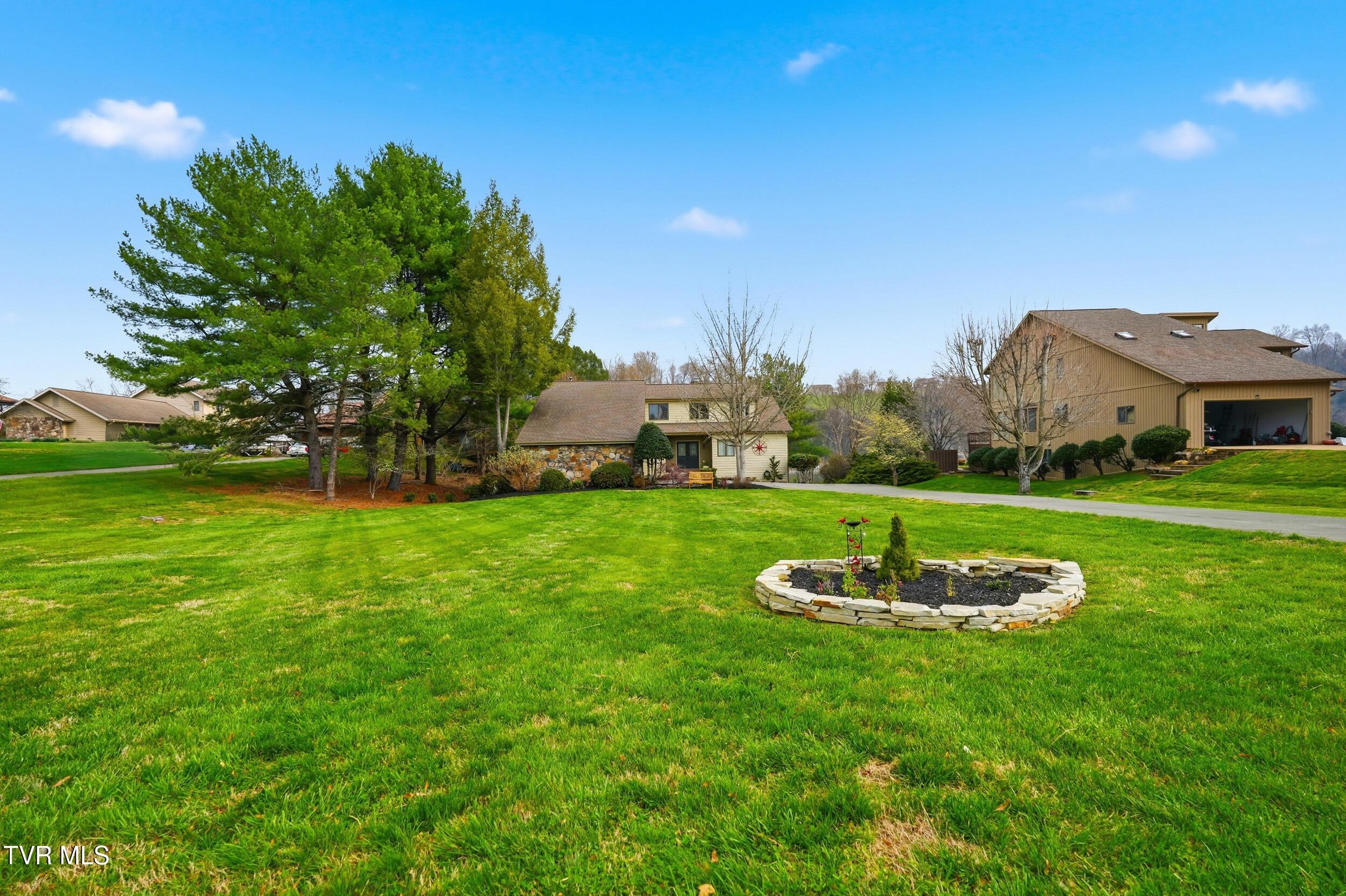 Image 2: 1_236 lake meadow dr-12