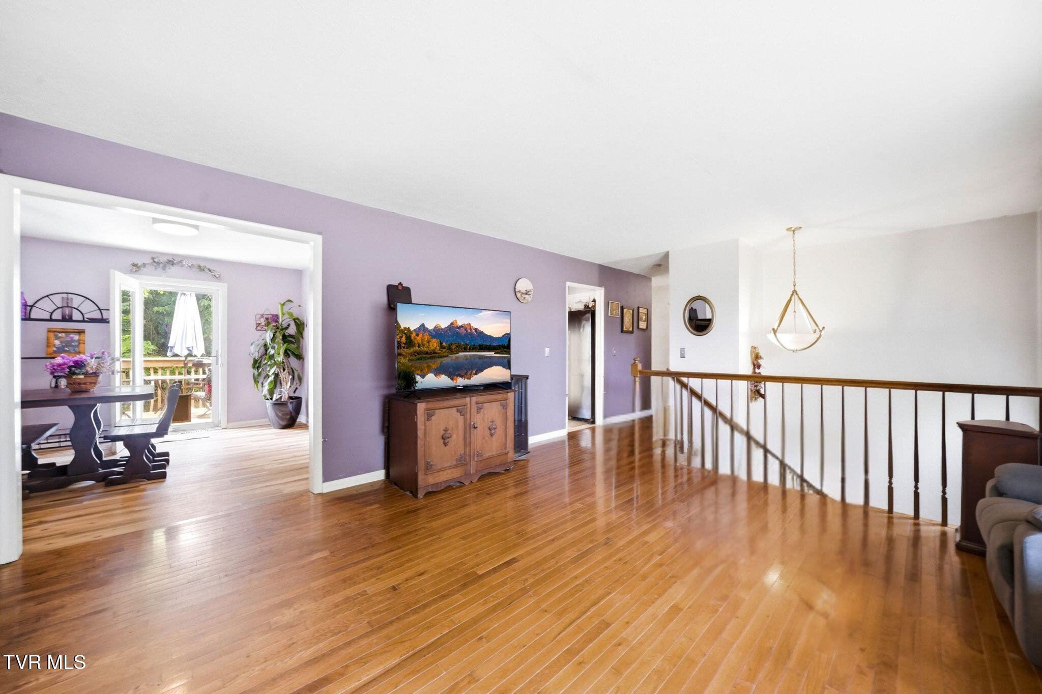 Image 3: 24-web-or-mls