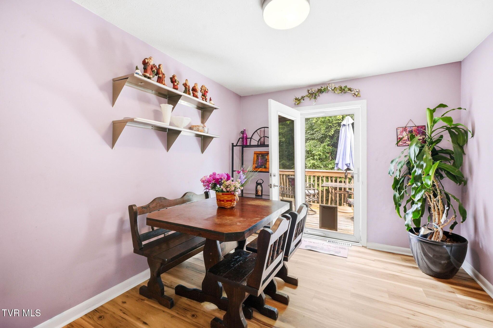 Image 4: 25-web-or-mls-236 Royal Dr-7