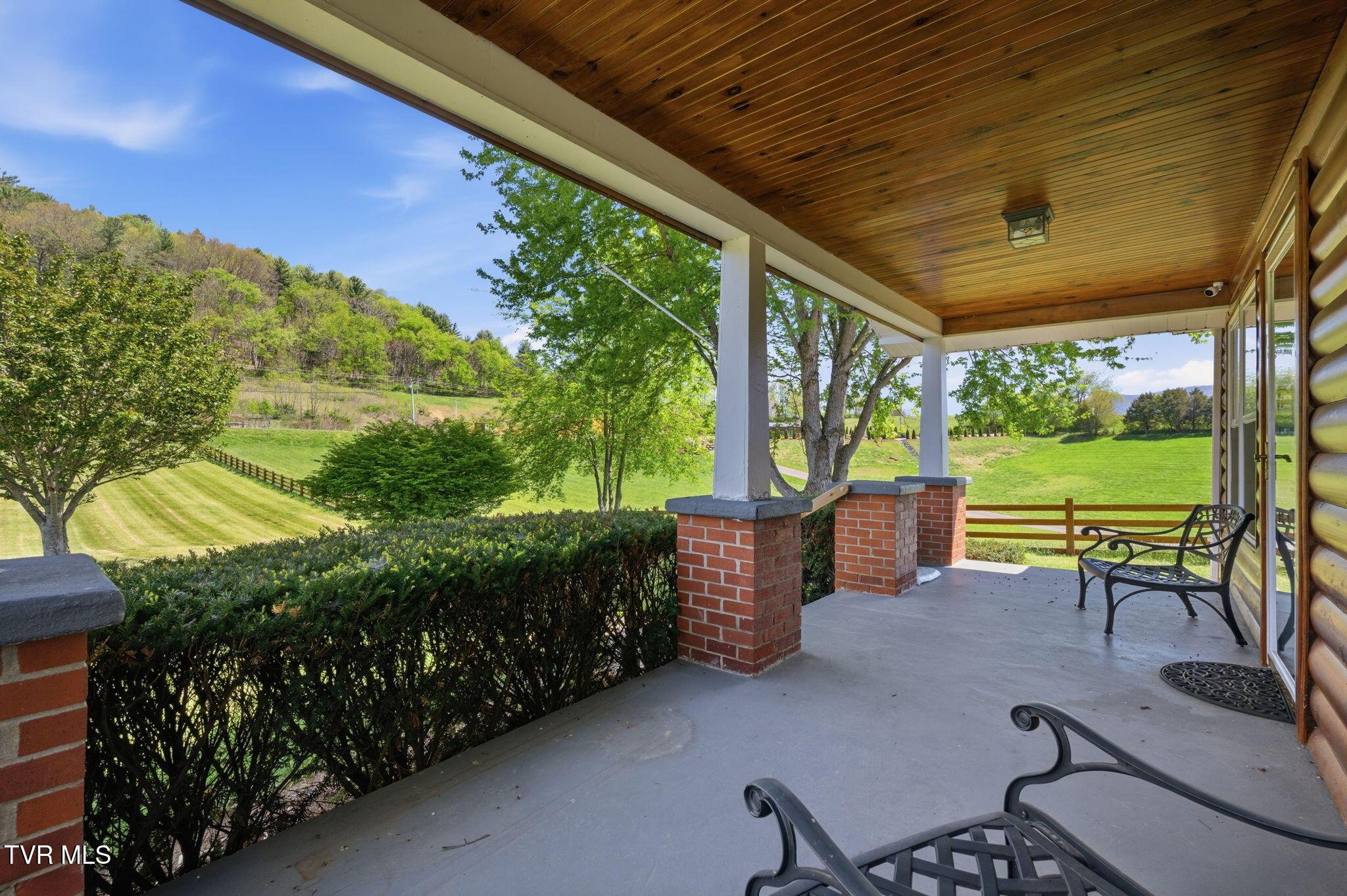 Image 3: 27-web-or-mls-EXT_1652