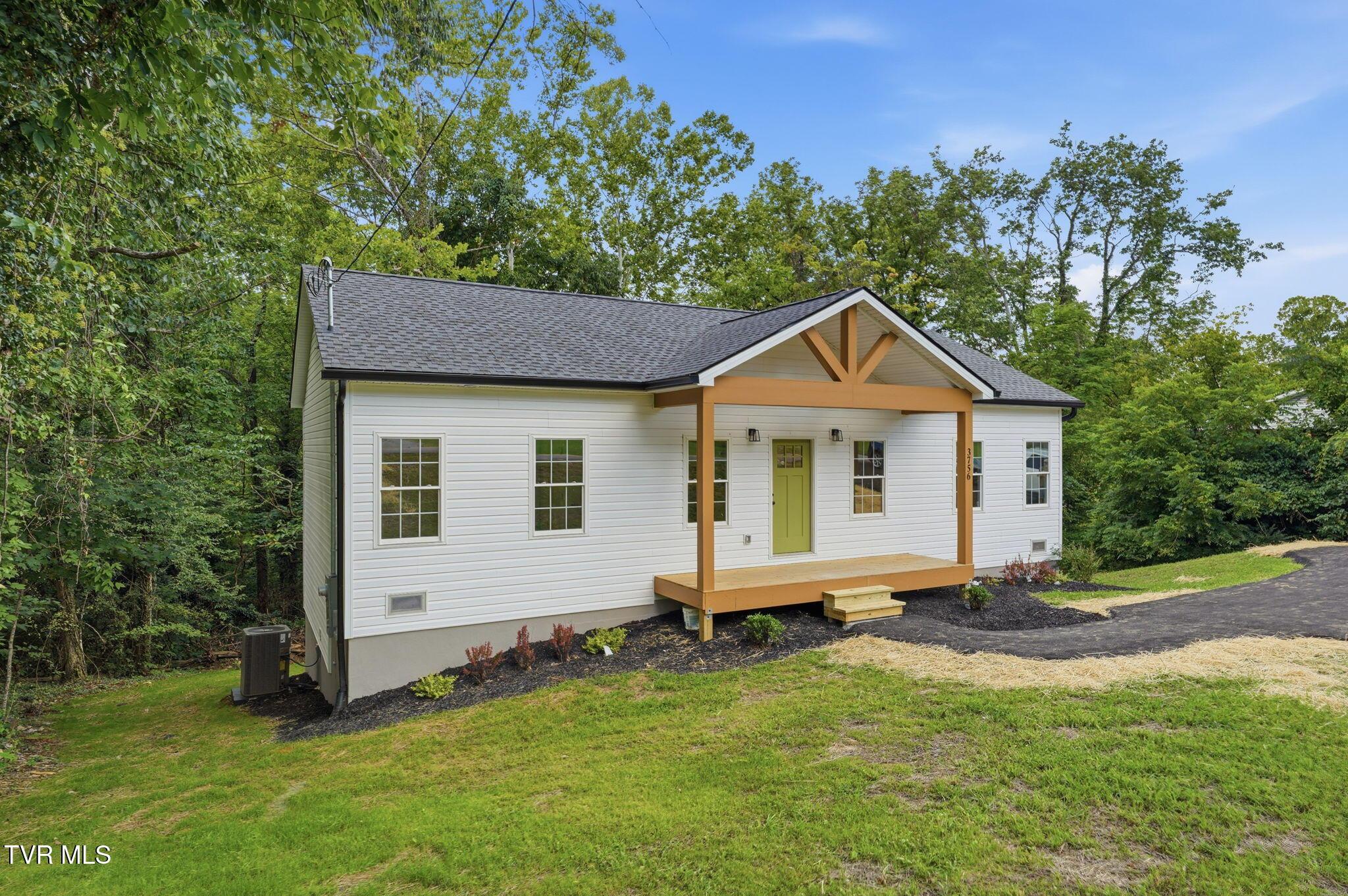 Image 1: 1-web-or-mls-003_DSC02206