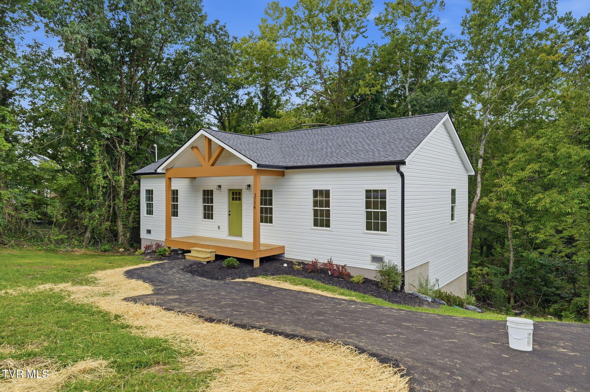 Image 3: 12-web-or-mls-002_DSC02196