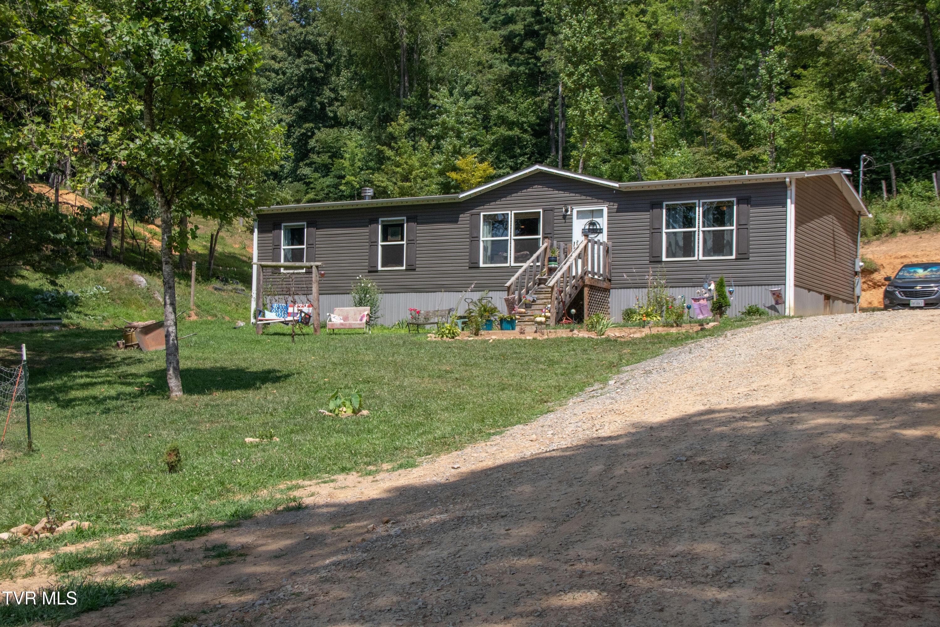 Image 2: Twin Oaks-1