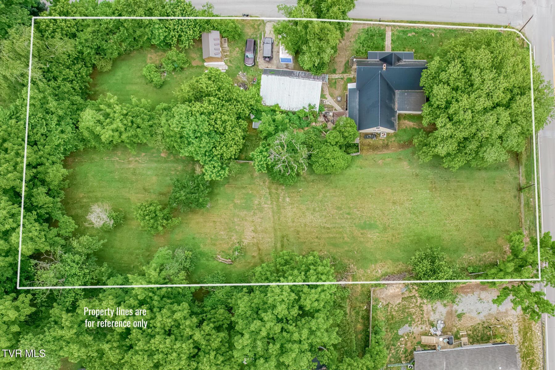 Image 4: 391 Railroad St-8