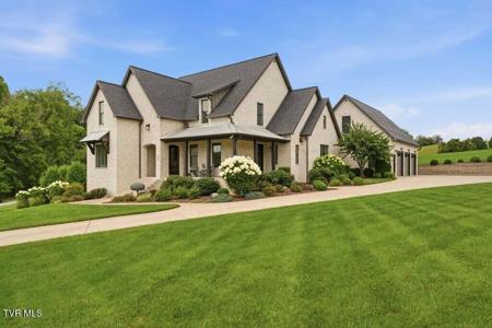 123 North Forest Lane