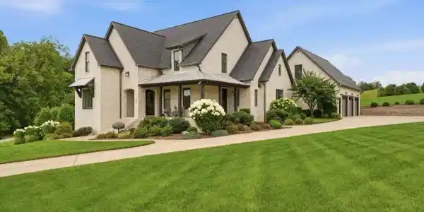 123 North Forest Lane