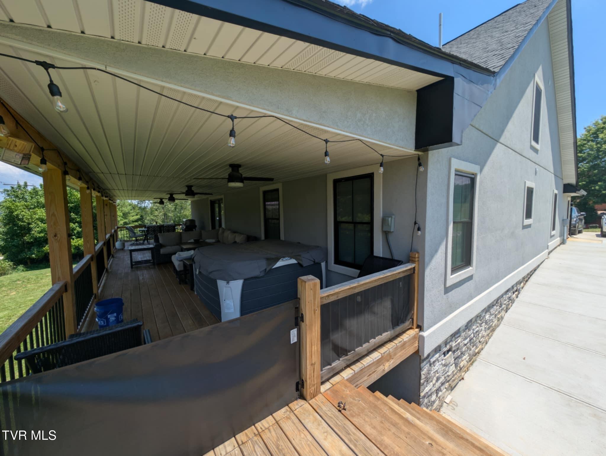 Image 2: deck 1