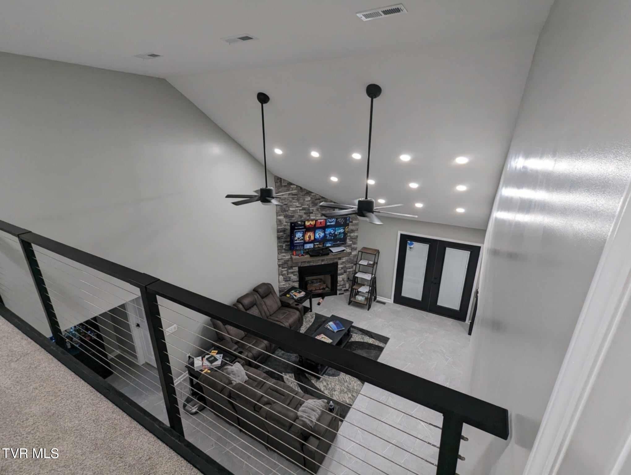 Image 4: balcony