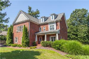3 Lake Breeze Court