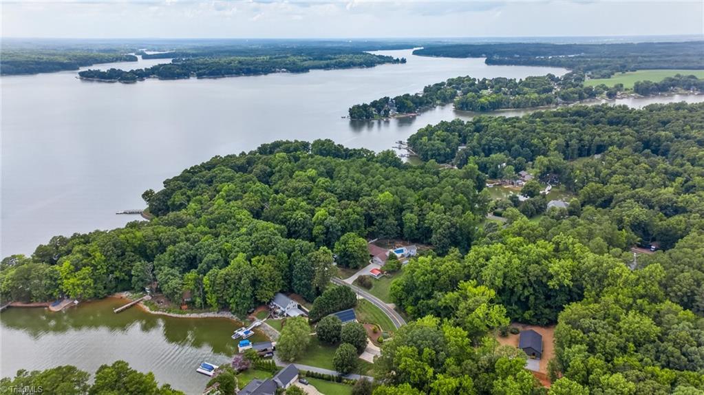 Image 2: ACROSS FROM THE LAKE WITH PRIVACY!