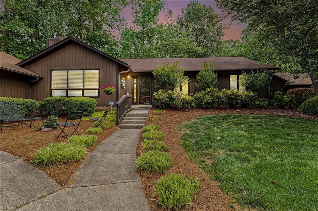 Image 2: Welcome to 2519 Cottage Place!