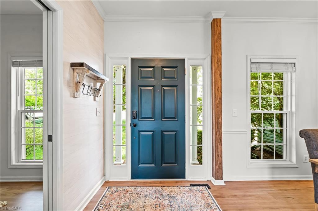 Image 4: Entry way