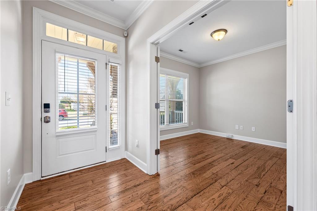 Image 2: Entryway
